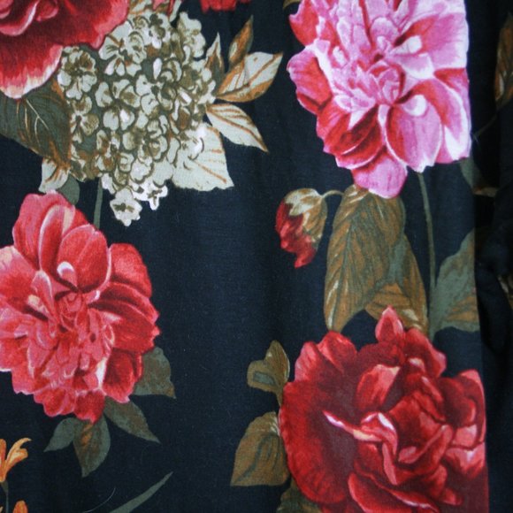 Flower Print Top Plus Size - Picture 2 of 6